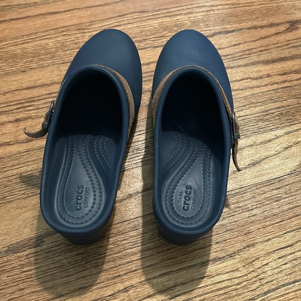 Crocs | Sarah Navy Mules Clogs W Brown Suede Strap Comfort-size 9 - Picture 2 of 6